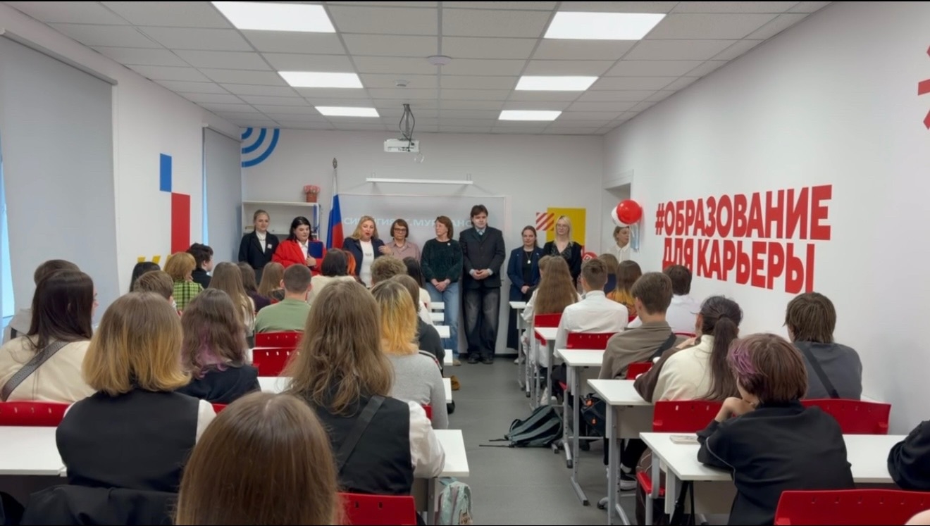 Торжественная линейка посвященная 1 сентября прошла в колледже!  Приветственная слова, улыбки, знакомство с педагогами и многое другое!
